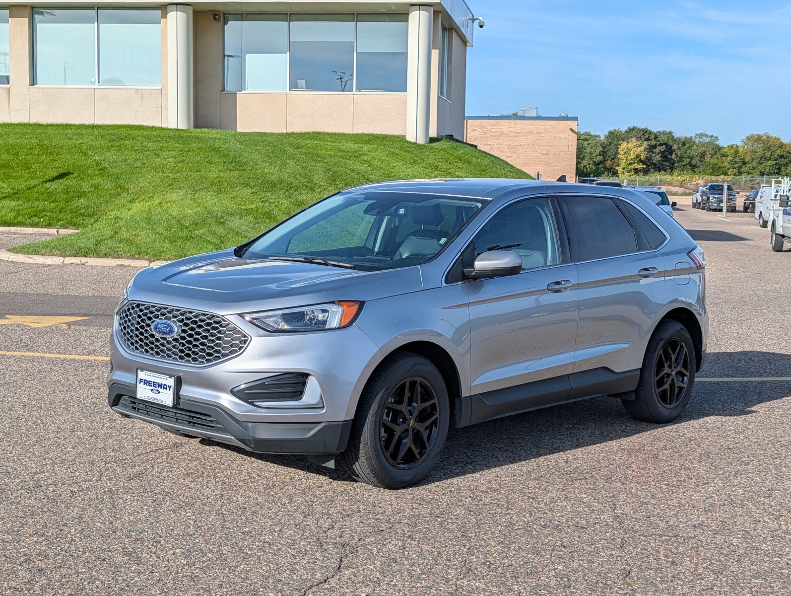 Used 2024 Ford Edge SEL AWD/4WD image 1