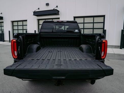 Used 2023 GMC Sierra 2500 Denali w/ Denali Black Diamond Edition image 8