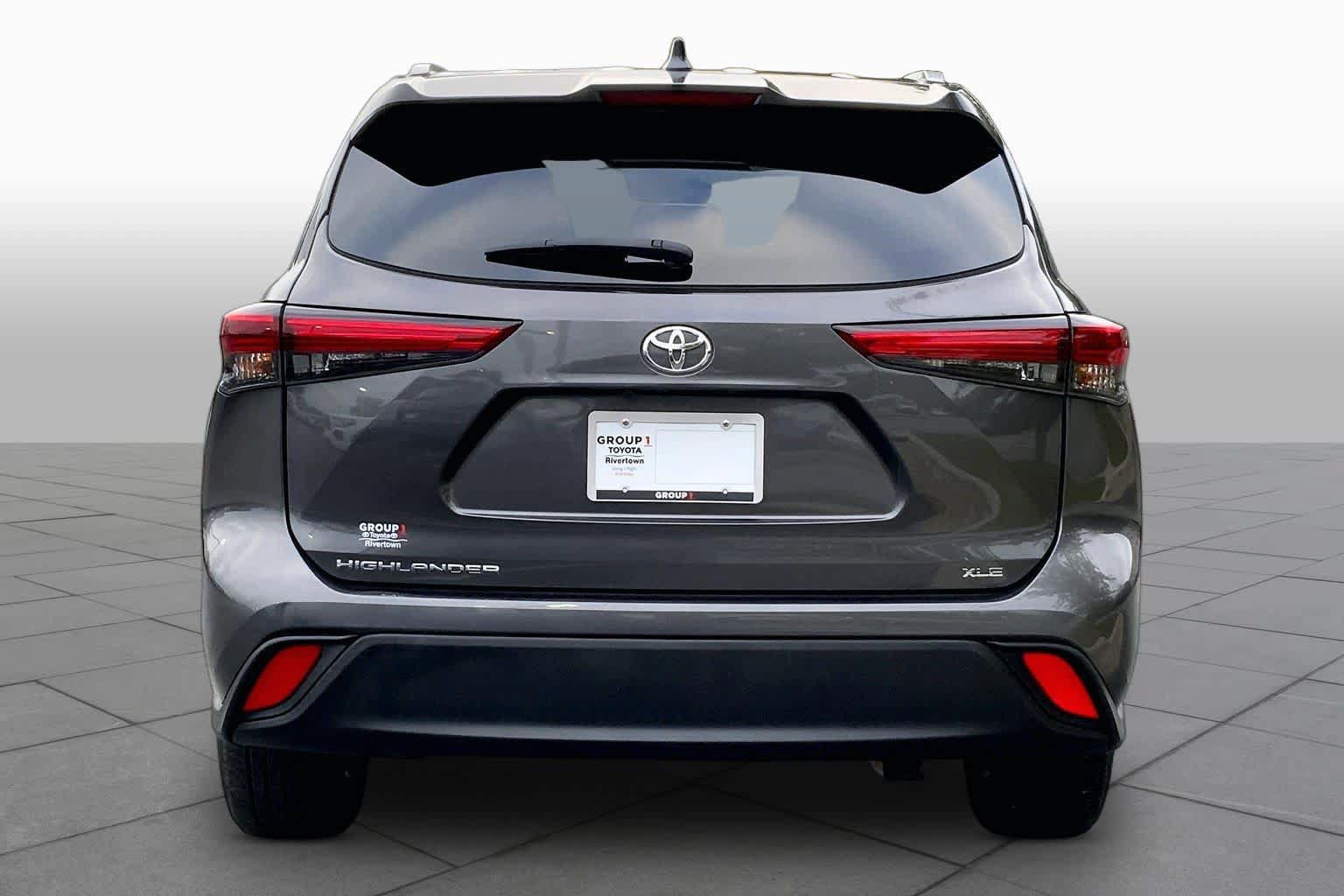 Used 2023 Toyota Highlander XLE FWD image 5