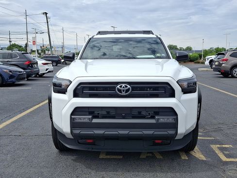 Used 2025 Toyota 4Runner SR5 AWD/4WD image 2