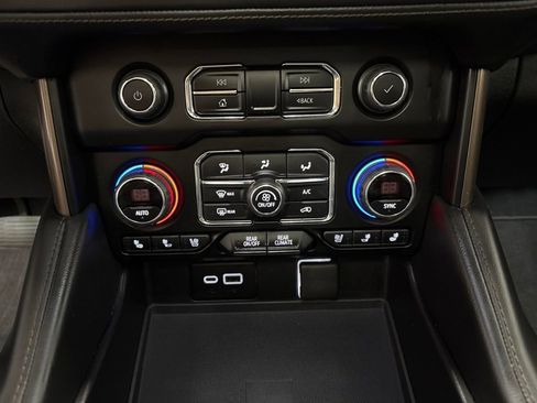 Used 2021 Chevrolet Suburban High Country AWD/4WD image 19