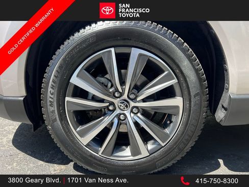 Certified 2021 Toyota Venza LE AWD/4WD image 9