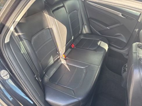 Used 2018 Volkswagen Passat 2.0T SE image 7