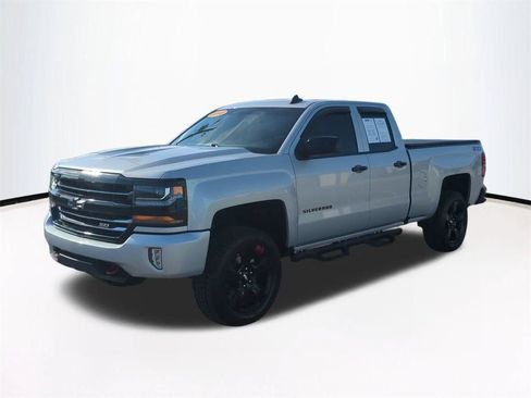Used 2018 Chevrolet Silverado 1500 LT w/ Redline Edition AWD/4WD image 9