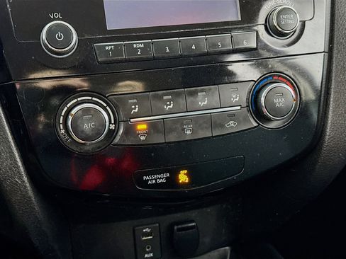 Used 2016 Nissan Rogue S image 16