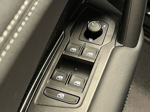 New 2026 Volkswagen Tiguan SE R-Line image 19