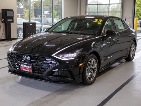 Used 2023 Hyundai Sonata SEL w/ Convenience Package FWD image 3