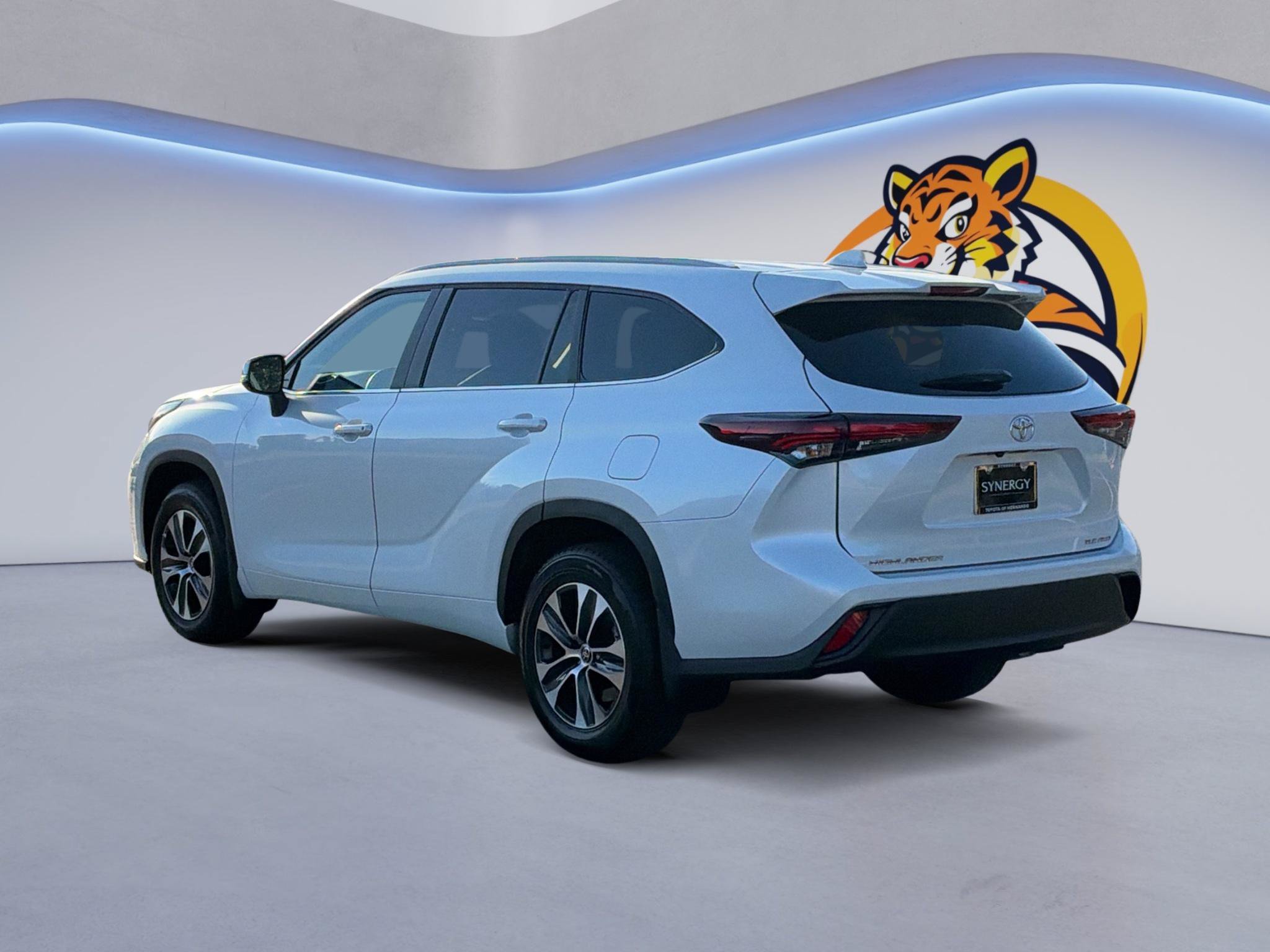 Used 2026 Toyota Highlander XLE AWD/4WD image 8