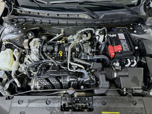 Used 2024 Nissan Altima 2.5 SV image 9