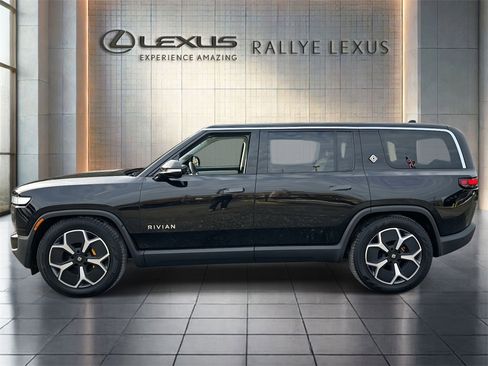 Used 2023 Rivian R1S Adventure image 6