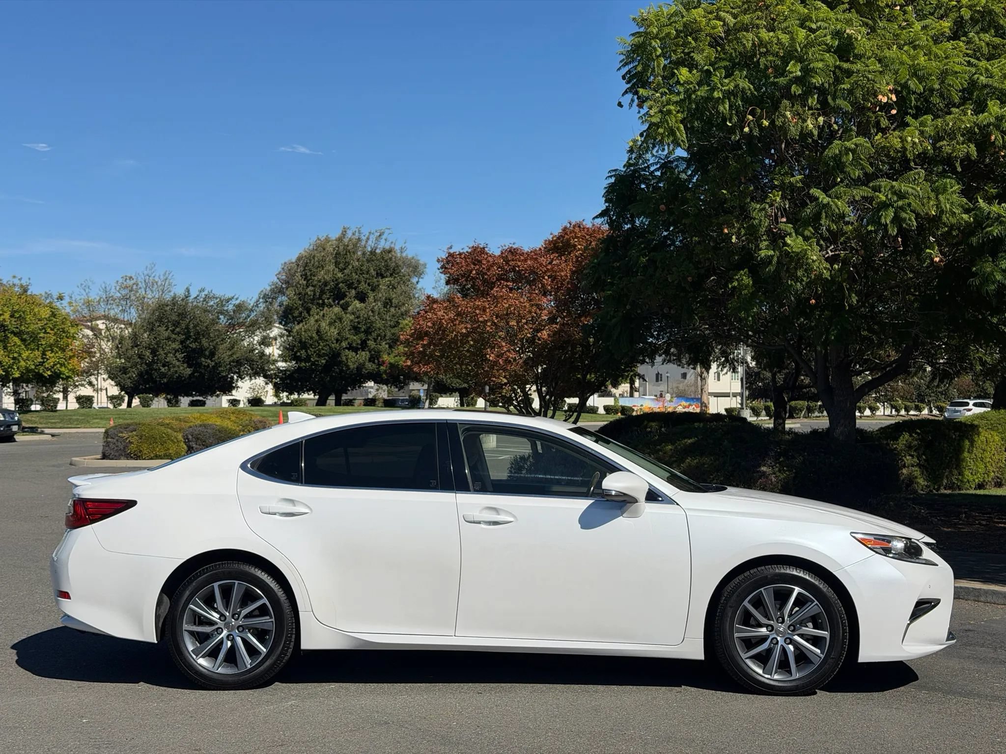Used 2016 Lexus ES 300h w/ Navigation System Package FWD image 6