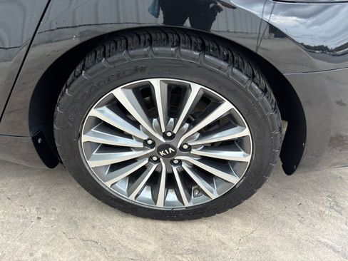 Used 2017 Kia Cadenza Premium w/ Luxury Package image 9