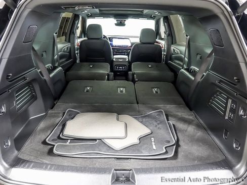 Used 2024 Chevrolet Traverse RS image 21