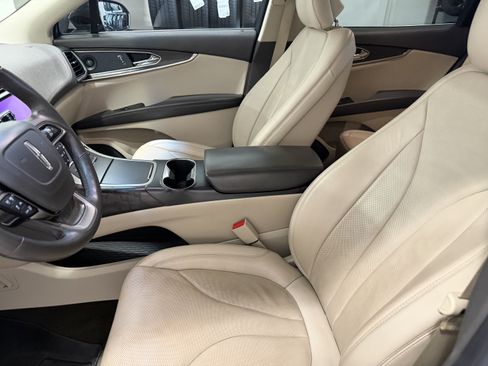 Used 2019 Lincoln Nautilus Reserve FWD image 12