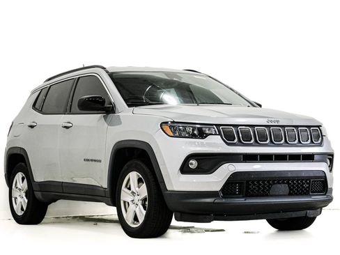 Used 2022 Jeep Compass Latitude w/ Convenience Group AWD/4WD image 1