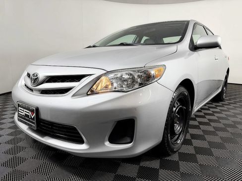 Used 2012 Toyota Corolla LE FWD image 3