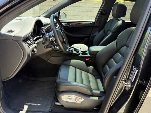 Used 2026 Porsche Macan Turbo AWD/4WD image 5