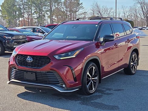 Used 2022 Toyota Highlander XSE image 2
