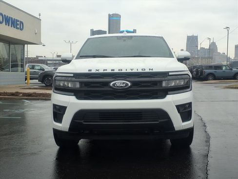 Used 2022 Ford Expedition Limited image 2