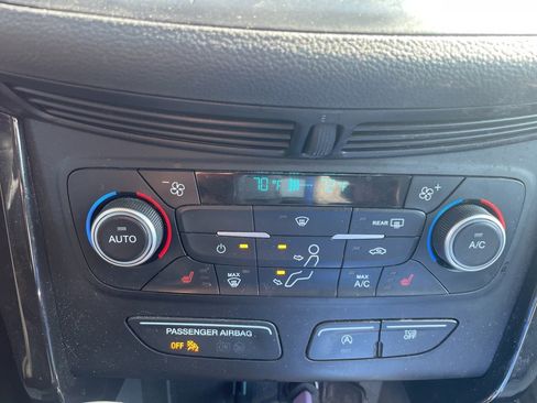 Used 2018 Ford Escape SE w/ SE Sport Appearance Package image 12