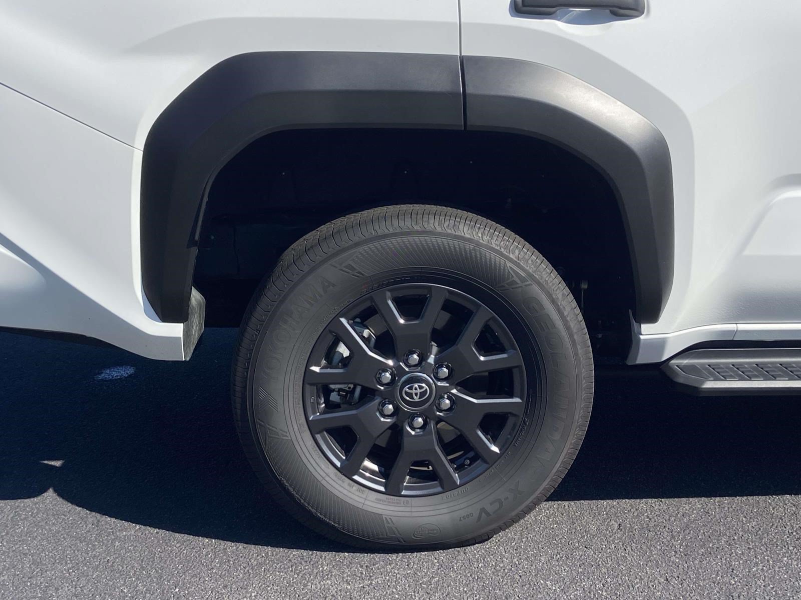 Used 2026 Toyota 4Runner SR5 AWD/4WD image 7