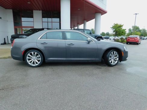 Used 2021 Chrysler 300 Touring L image 24