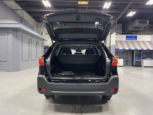 Used 2024 Subaru Outback Premium image 10