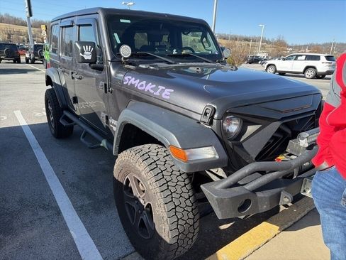 Used 2018 Jeep Wrangler Unlimited Sport S image 3