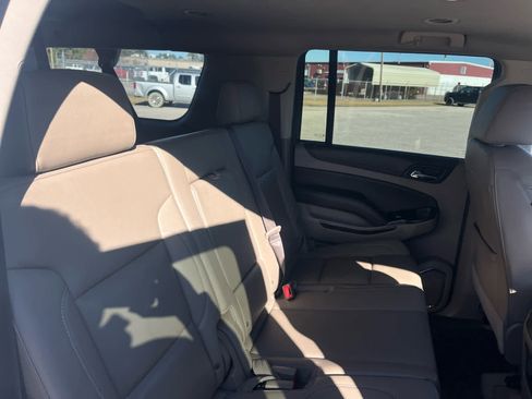 Used 2018 Chevrolet Suburban LT image 31