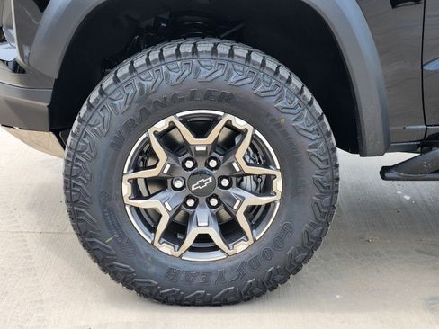 New 2026 Chevrolet Colorado ZR2 w/ Technology Package AWD/4WD image 10