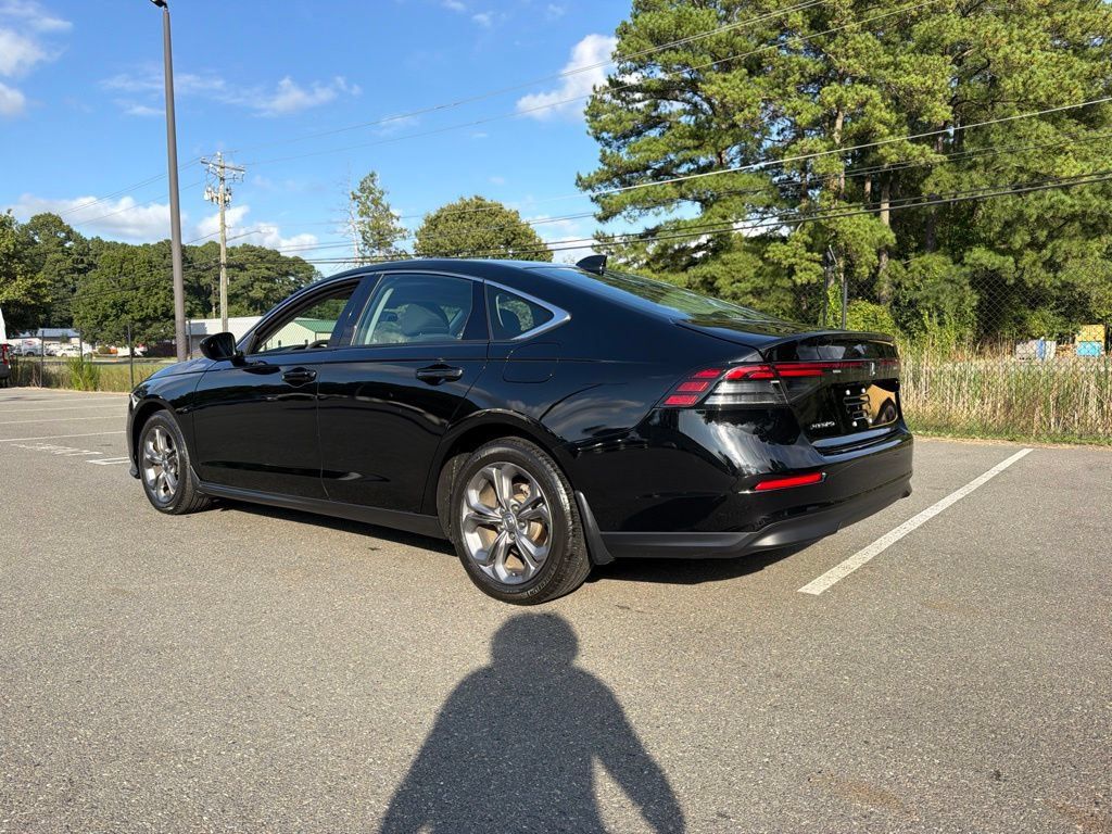 Certified 2023 Honda Accord EX image 7
