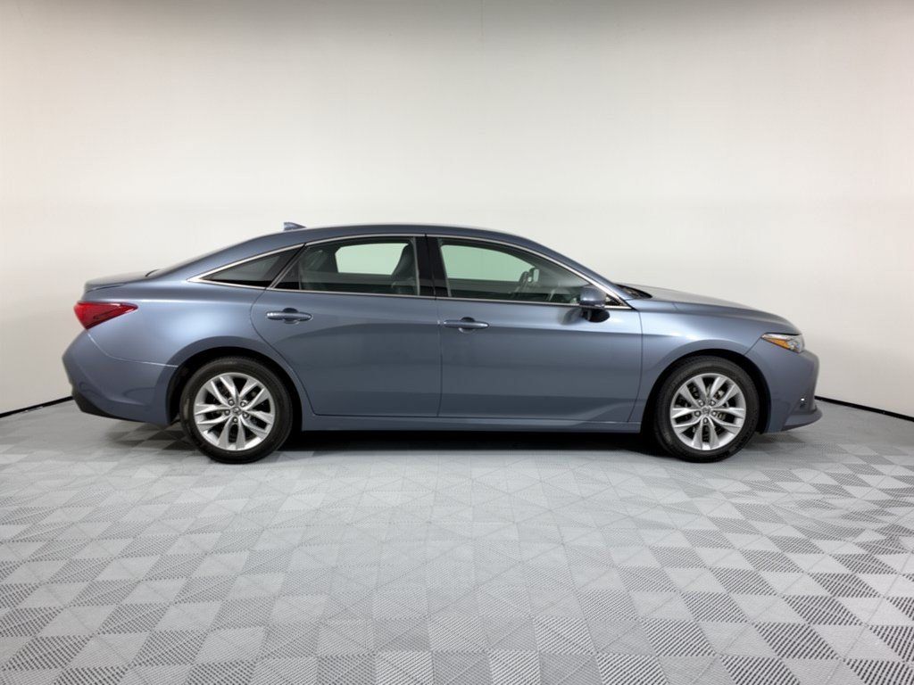 Used 2022 Toyota Avalon XLE FWD image 8