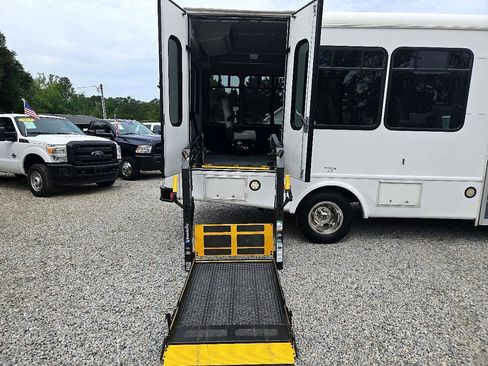 Used 2015 Chevrolet Express 3500 w/ Shuttle Bus Package image 18