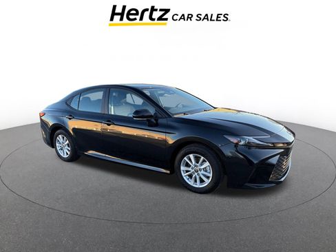 Used 2025 Toyota Camry LE image 1