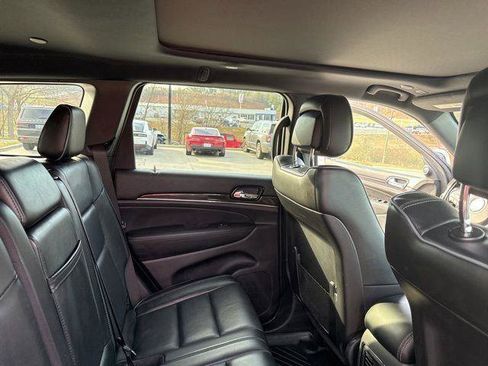 Used 2020 Jeep Grand Cherokee Overland AWD/4WD image 32