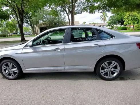 Used 2024 Volkswagen Jetta SE FWD image 5
