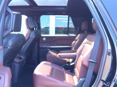 Used 2025 Lincoln Navigator Reserve AWD/4WD image 6