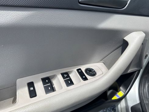 Used 2018 Hyundai Sonata SE FWD image 15