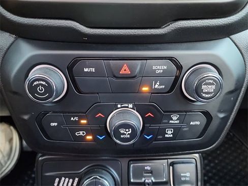 Used 2022 Jeep Renegade Trailhawk image 25