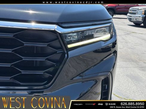Used 2023 Honda Pilot Touring image 13