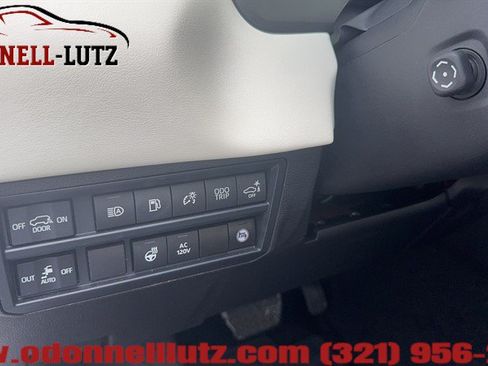 Used 2024 Toyota Sequoia Capstone RWD image 15