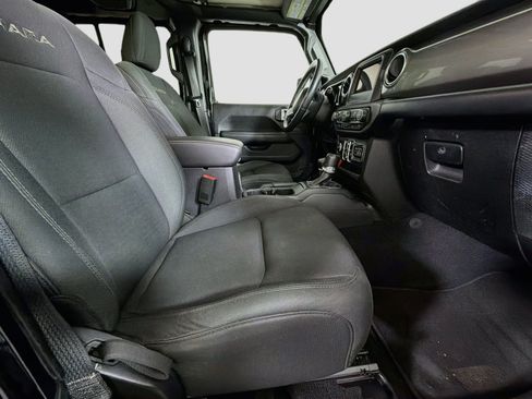 Used 2019 Jeep Wrangler Unlimited Sahara AWD/4WD image 28