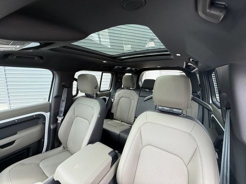 Certified 2026 Land Rover Defender 110 X-Dynamic SE AWD/4WD image 28