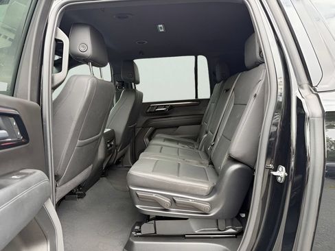 Used 2025 Chevrolet Suburban Z71 AWD/4WD image 29