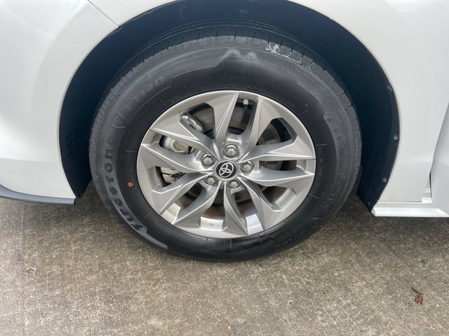 Used 2025 Toyota Sienna XLE FWD image 29