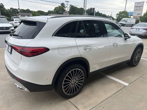 Certified 2025 Mercedes-Benz GLC 300 image 9