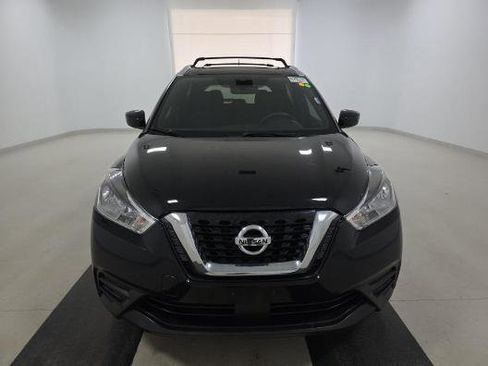 Used 2020 Nissan Kicks SV w/ Exterior Package FWD image 3