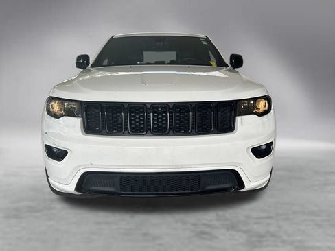 Used 2017 Jeep Grand Cherokee Altitude RWD image 15
