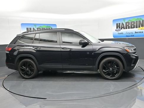 Used 2023 Volkswagen Atlas SE w/ Black Wheel Package FWD image 7