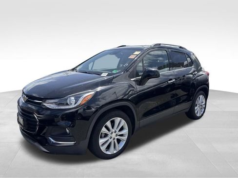 Used 2018 Chevrolet Trax Premier FWD image 2
